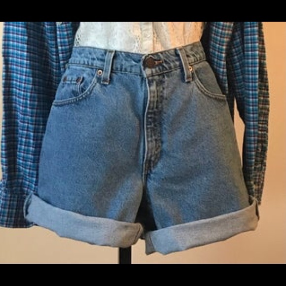 ISO High Waisted 80s Mom Shorts - Picture 3 of 7
